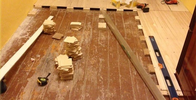 Как выровнять деревянный пол: способы, описание, пошаговая инструкция