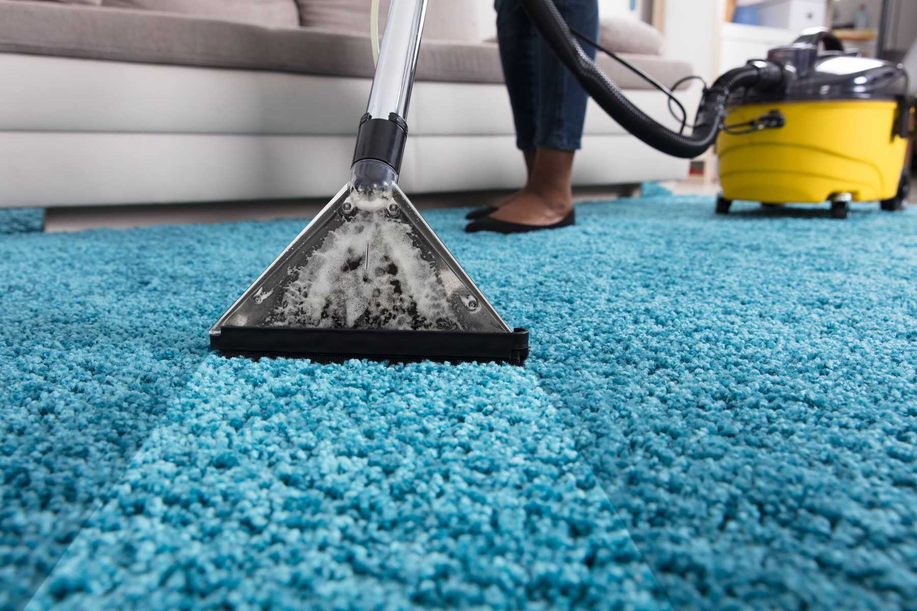 Как правильно ухаживать и чем чистить ковролин при влажной уборке в домашних условиях